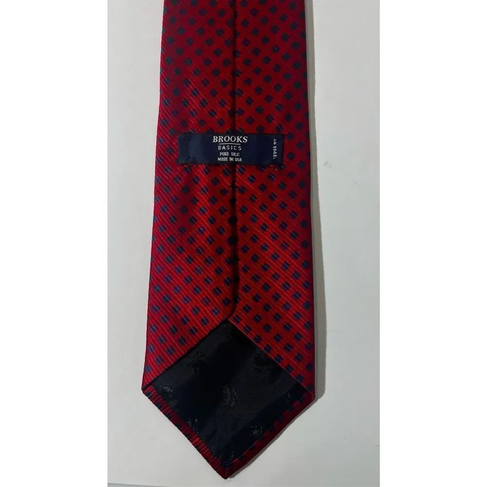 Brooks Brothers basics tie - Picture 2 of 5